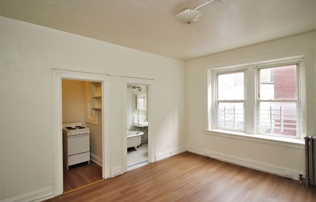 "Avon Apartments" - 6 E. Read St