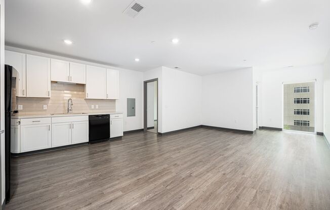 2 beds, 2 baths, 987 sqft, $1,775, Unit 708