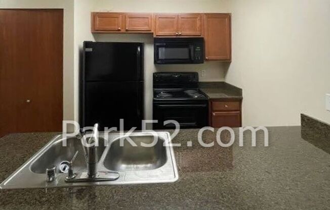 1 bed, 1 bath, $1,200, Unit 630-06