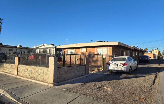 2 beds, 1 bath, 750 sqft, $1,095, Unit UNIT 4