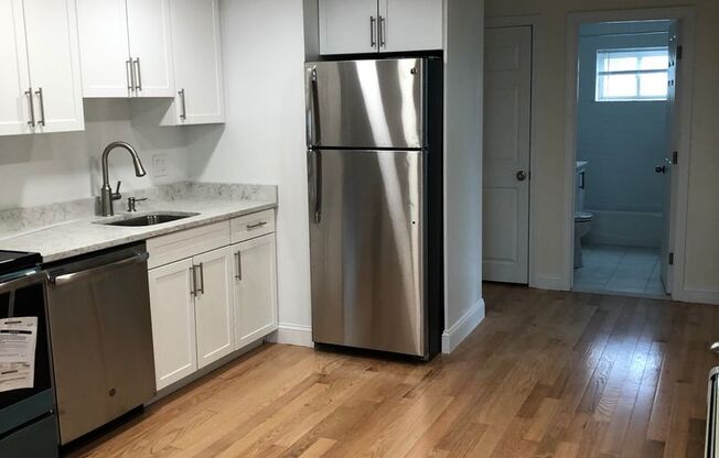 2 beds, 1 bath, $3,000, Unit 5