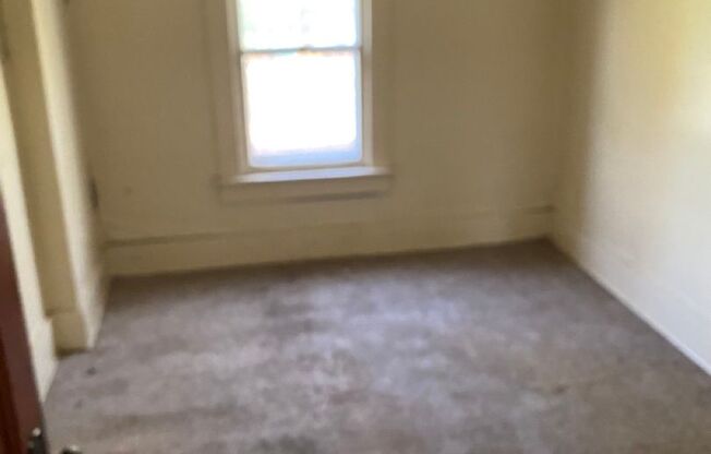 3 beds, 1 bath, $1,000