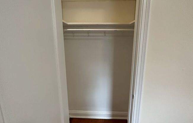 2 beds, 1 bath, 975 sqft, $1,800, Unit Royal York 114