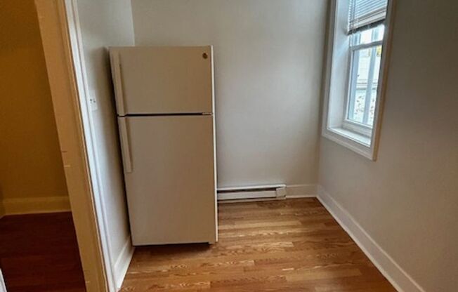 1 bed, 1 bath, $995, Unit 409 WALNUT ST- UNIT# 6