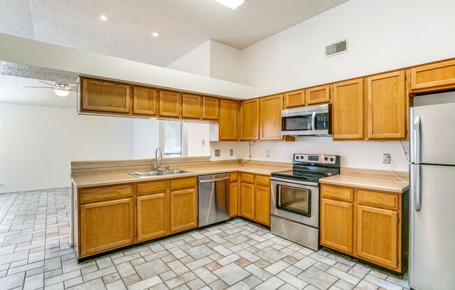 3 Bedroom Duplex in Coppell – Private Backyard & 1-Car Garage!