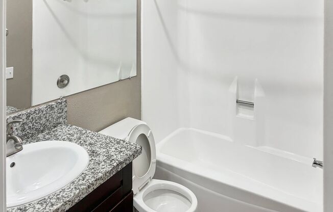 2 beds, 1 bath, 880 sqft, $2,568, Unit 118