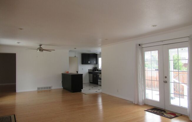 Light and bright 3 bedroom, 2 bath rambler on Kent's East Hill
