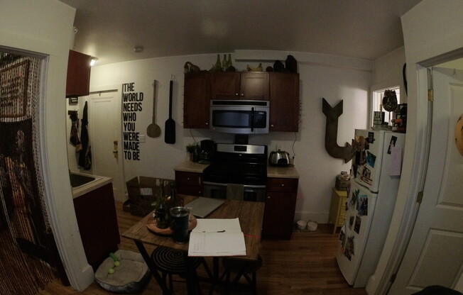 2 beds, 1 bath, $2,400, Unit 4