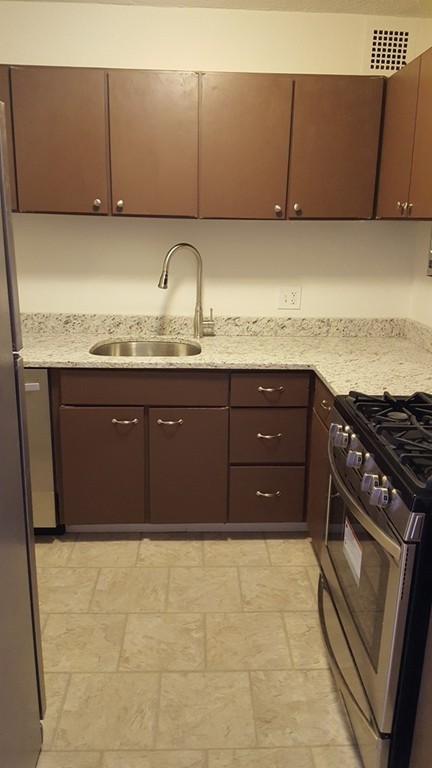 1 bed, 1 bath, 725 sqft, $2,750, Unit 902