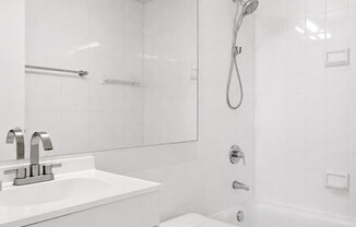 270 W 17 ST