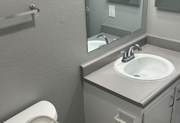 2 beds, 1 bath, 850 sqft, $1,550, Unit 1107 L7