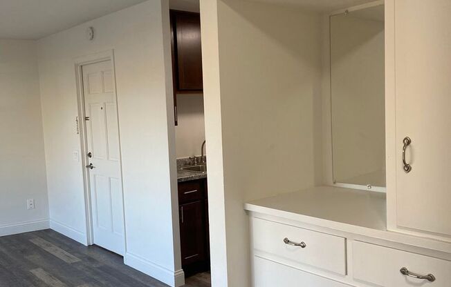 Studio, 1 bath, 420 sqft, $999, Unit 2322-4