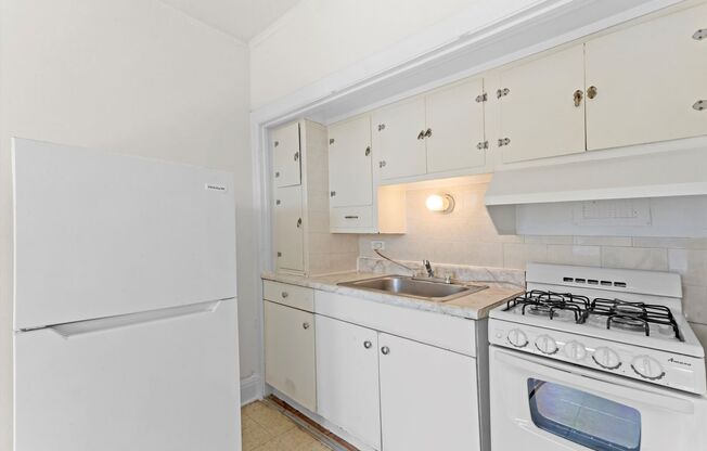Studio, 1 bath, 417 sqft, $1,350, Unit 203