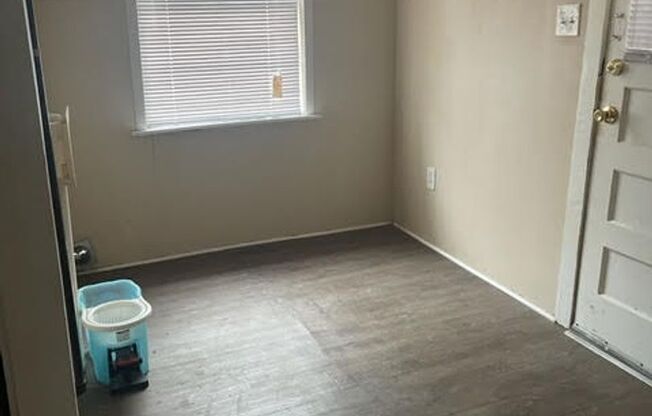 2 beds, 1 bath, $900