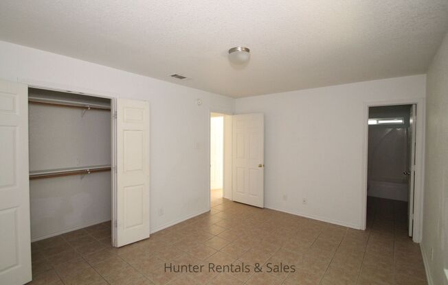 3 beds, 2 baths, $1,250, Unit Unit A