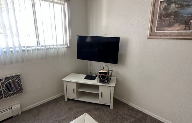 2 beds, 1 bath, 796 sqft, $1,150, Unit 216