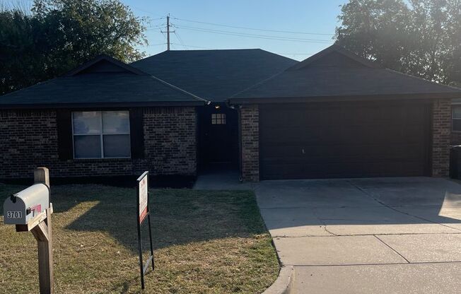 Very nice 3 bedroom 2 bath 2 car garage in Mary's Creek Estates