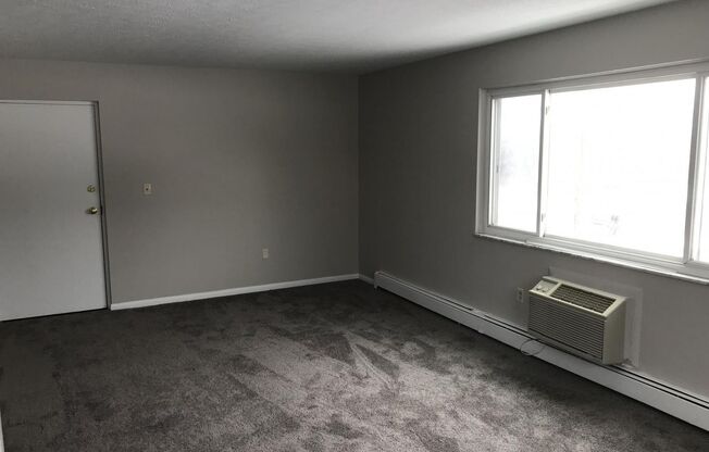 2 beds, 1 bath, $1,150, Unit Unit 03