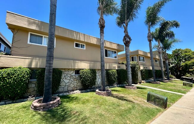 1 bed, 1 bath, $2,100, Unit 2236 1/2