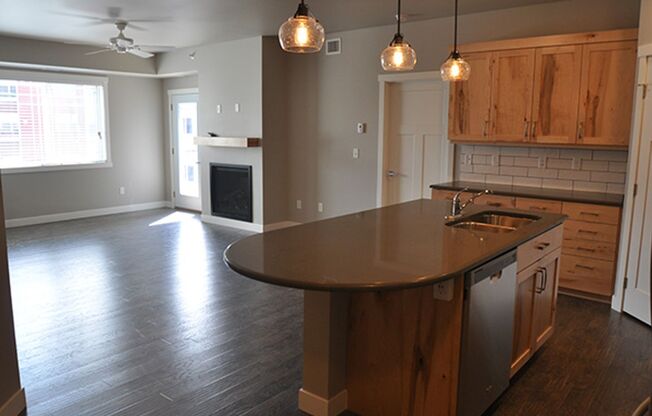 3 beds, 2 baths, $1,925, Unit 118