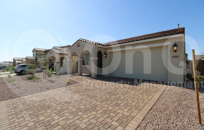 8818 W PASADENA AVE