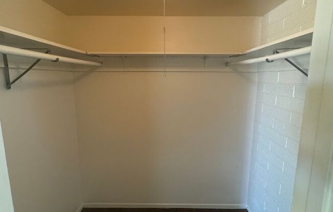 Studio, 1 bath, 320 sqft, $995, Unit 1