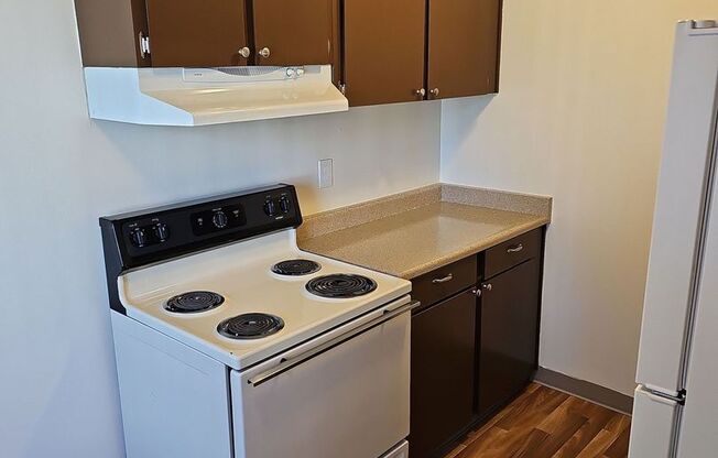 Studio, 1 bath, 600 sqft, $895, Unit 41