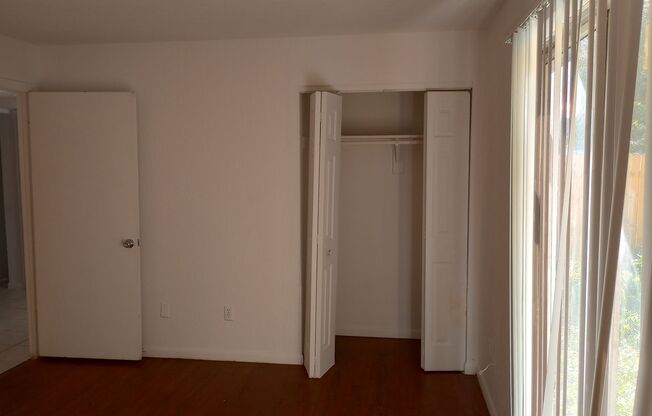 2 bed 1 bath condo with 1000 sf.