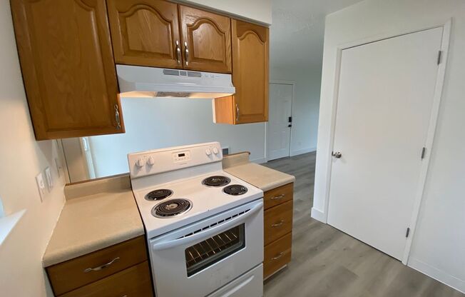 2 beds, 1 bath, 890 sqft, $1,525, Unit 36