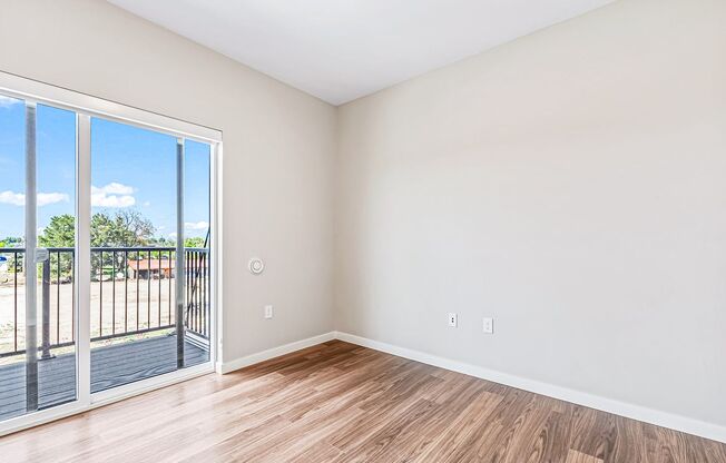 Studio, 1 bath, 542 sqft, $1,465, Unit 3-203