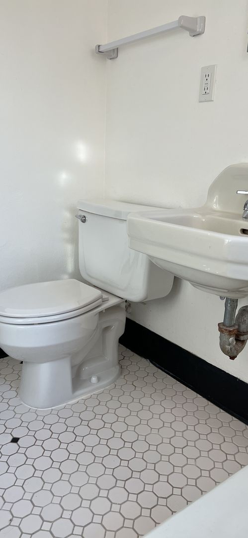 1 bed, 1 bath, $1,499, Unit 5440-2