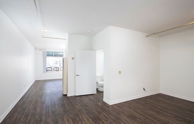 Studio, 1 bath, 800 sqft, $2,000, Unit 321