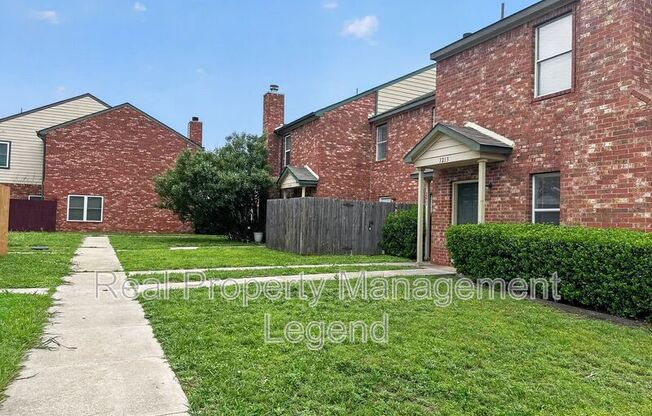 3211 ROUNDTREE LN