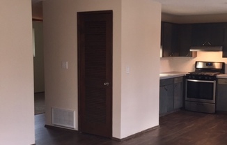 2 beds, 1 bath, 855 sqft, $1,595, Unit Ohm #4