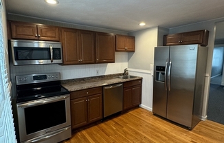 3 beds, 1 bath, 807 sqft, $3,300, Unit 1