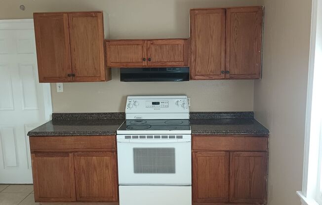 2 beds, 1 bath, $1,100, Unit #3