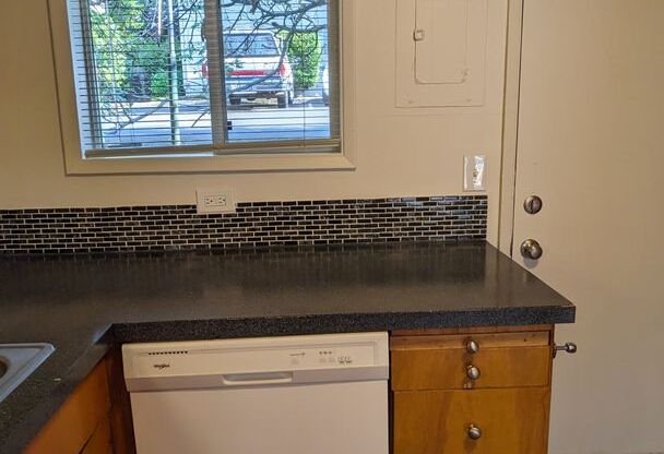 2 beds, 1 bath, 800 sqft, $1,413, Unit 3485-11