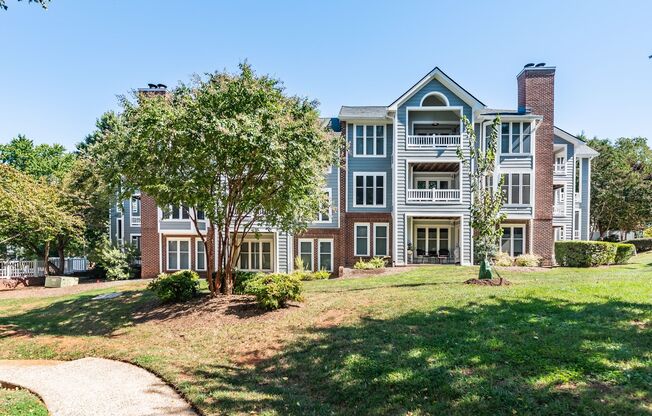 Gorgeous 2-Bedroom Condo Near Fletcher Park and Downtown Raleigh!