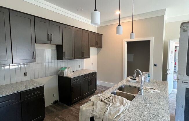 1 bed, 1 bath, 824 sqft, $905, Unit 1112