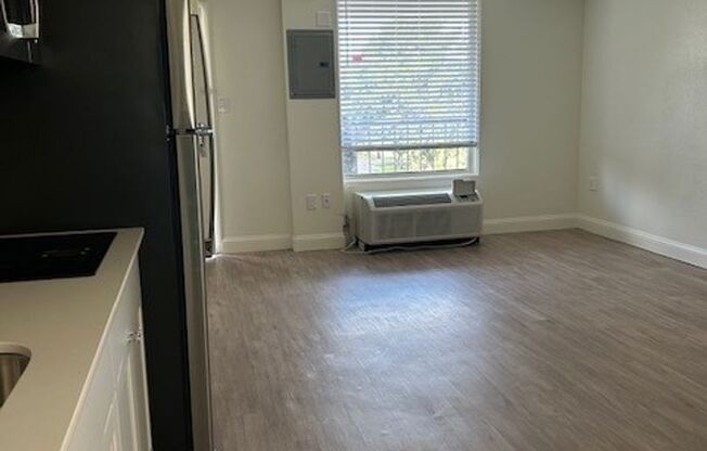 **Modern Studio Apartments In Beaufort Town Center **