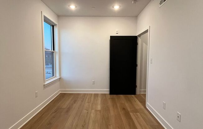 1 bed, 1 bath, $1,300, Unit 11