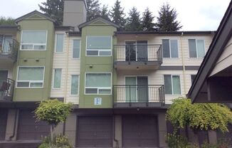 Top Floor - 2 BDRM/1 BATH Condo Available Now! Madera West in Federal Way.