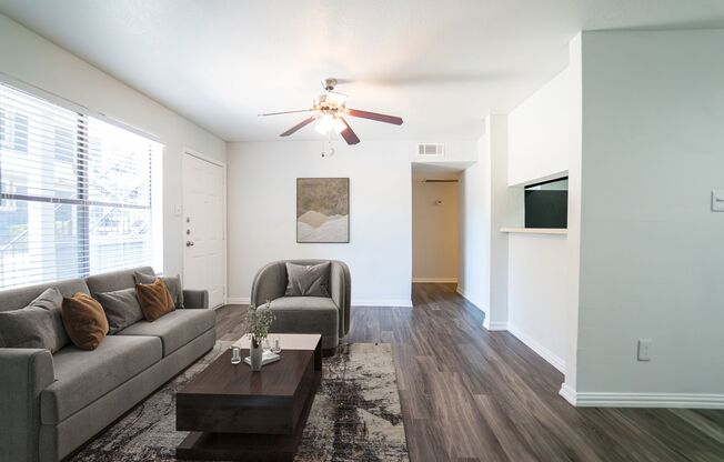 2 beds, 1 bath, 746 sqft, $939, Unit 718