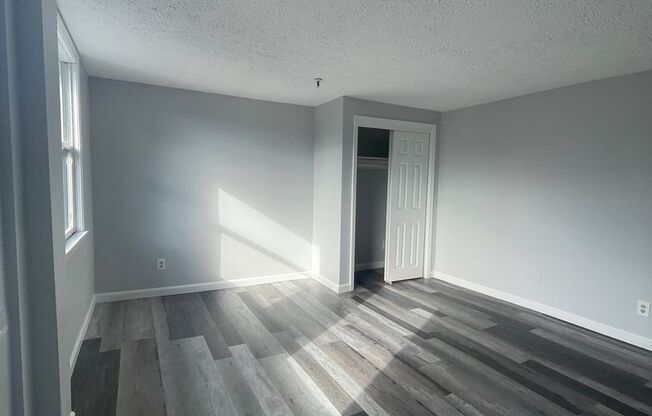 2 beds, 1 bath, 1,120 sqft, $2,100, Unit 12