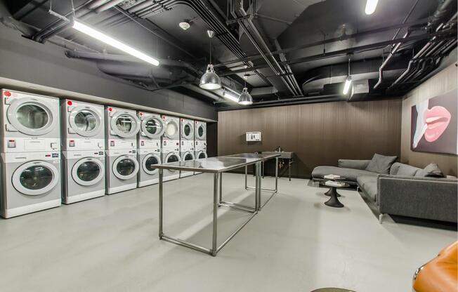 1 bed, 1 bath, 670 sqft, $6,000, Unit 8C