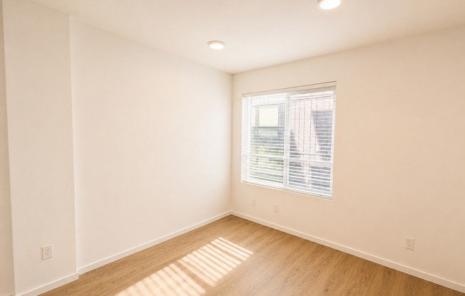 Studio, 1 bath, 190 sqft, $1,095, Unit 415