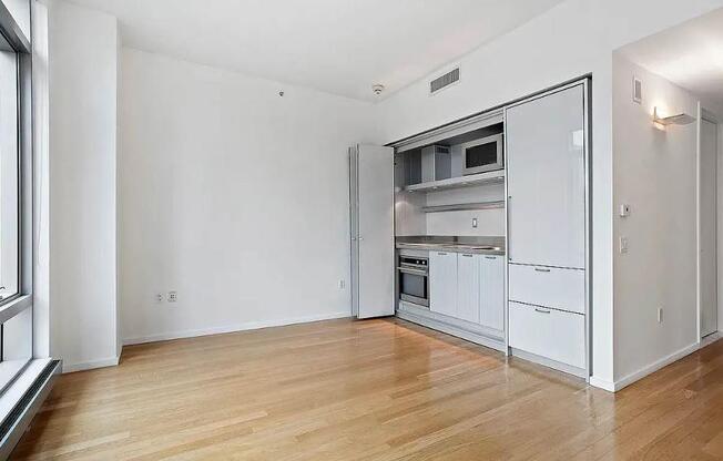 1 bed, 1 bath, 633 sqft, $5,500, Unit 28D