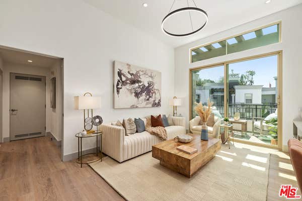 2 beds, 2 baths, 1,120 sqft, $5,295