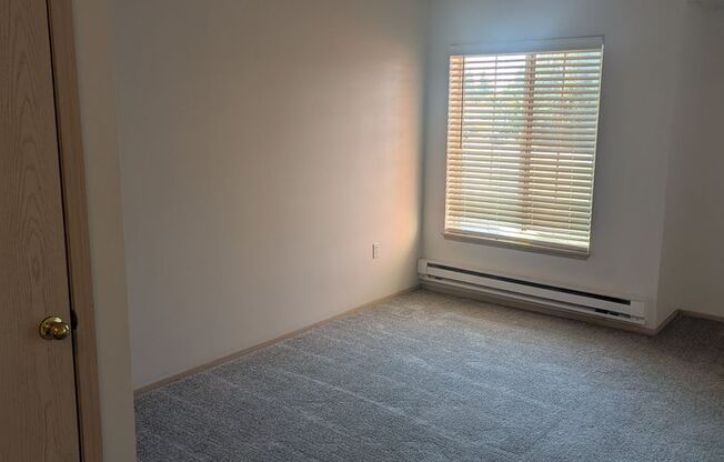 2 beds, 1 bath, 878 sqft, $1,775, Unit E202