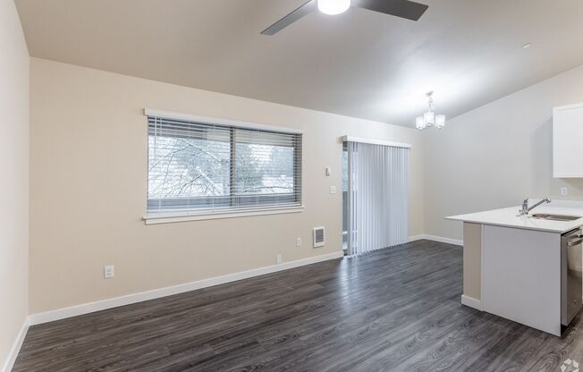2 beds, 1 bath, 957 sqft, $1,695, Unit B21